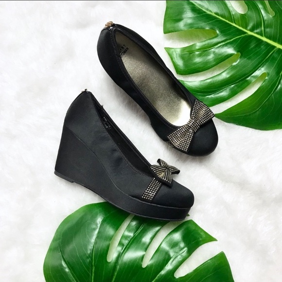 Stuart Weitzman Black Elida Bow Wedge Girls - 3 - Picture 2 of 4